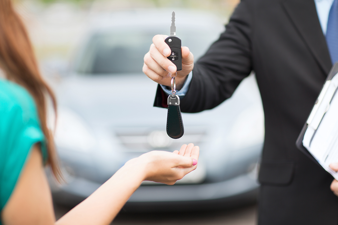 4 Ways to Save Money on your Holiday Rental Car