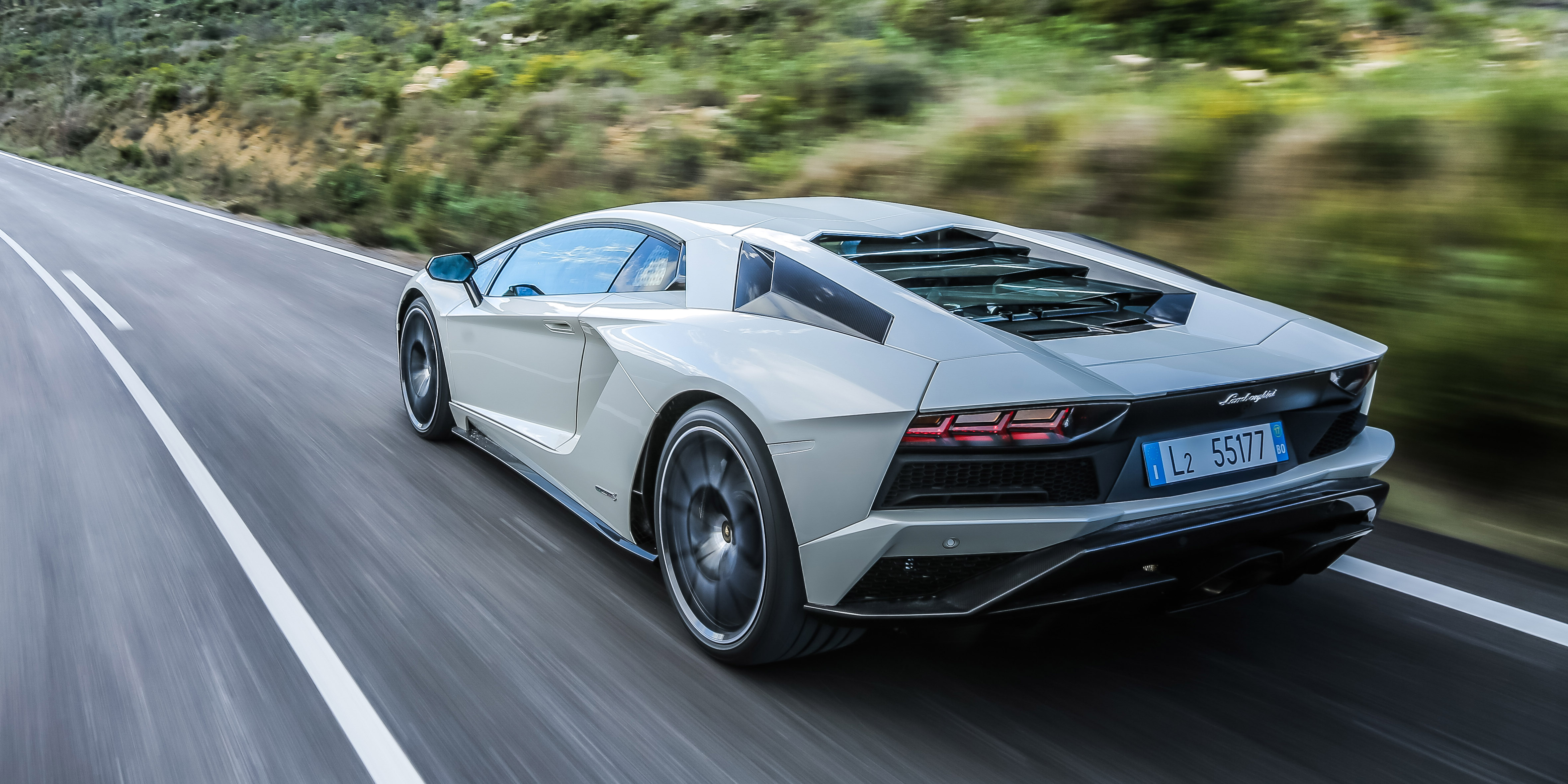 LAMBORGHINI AVENTADOR S: A LITERAL BATMOBILE AND A SPORTS CARS REVELATION