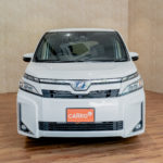 front view of toyota voxy hybrid