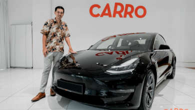 CEO Aaron poses in Carro showroom